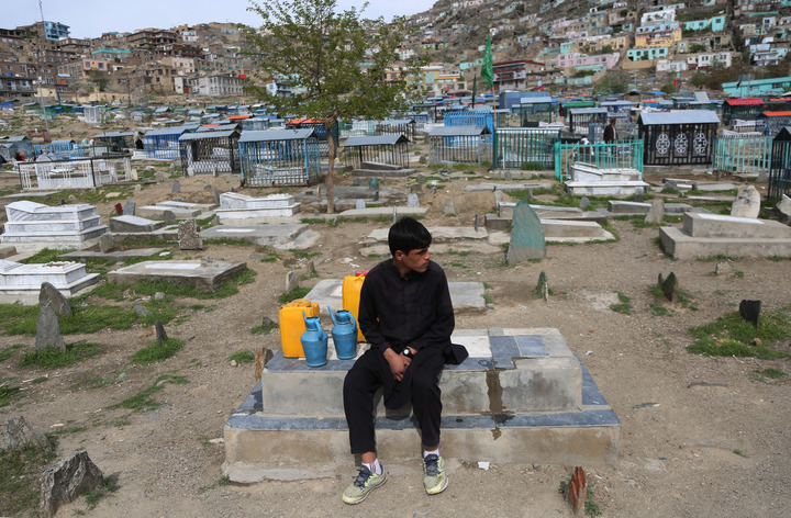 全球连线 | 实地探访巴格拉姆基地！美军“开溜”，留下成堆垃圾和这些烂摊子……