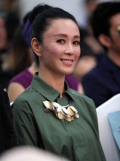 傅艺伟简介：以“苏妲己”一角成名 离婚有一子