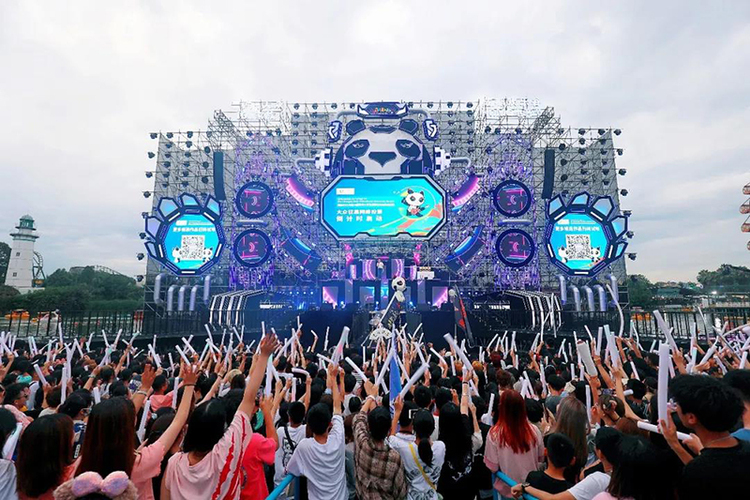 成都大运会歌曲大众征集网络投票正式启动_fororder_7月10日大运会歌曲大众征集网络投票倒计时活动现场-供图-成都大运会执委会
