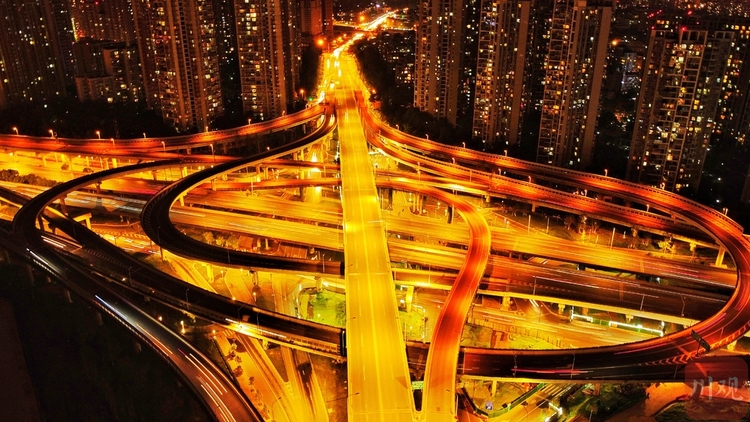 （中首）成都教师耗时四个月 集齐成都立交桥最美夜景