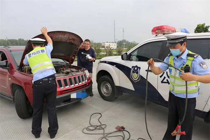 【原创】“你们是人民的好勤务兵”济南高速交警贴心救援获83岁老人“点赞”_fororder_图片2