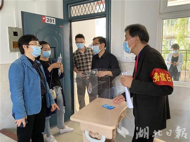 武汉多所高中有序开展高三复学校园防疫
