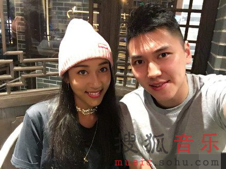 男人缘爆棚！吉克隽逸与八一队张博涮火锅
