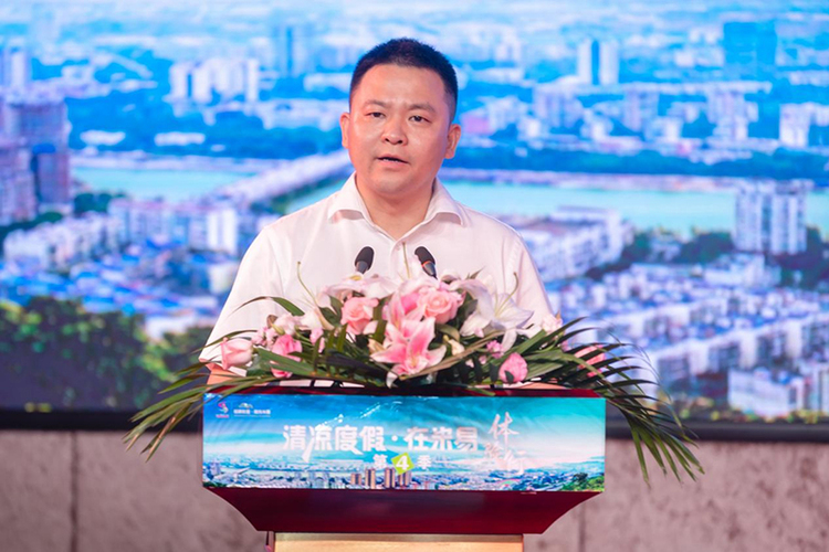 图片默认标题_fororder_代坤宏正在致辞-供图-米易县委宣传部