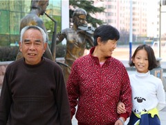 教师的重阳节：带上老人领着孩子去学校看看
