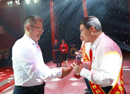 （供稿）第五届“黔南骄傲”年度人物发布会在都匀举行_fororder_黔南2