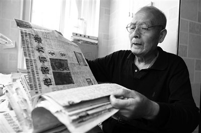 【中首  陕西  】七旬老人剪报剪出“百科全书”