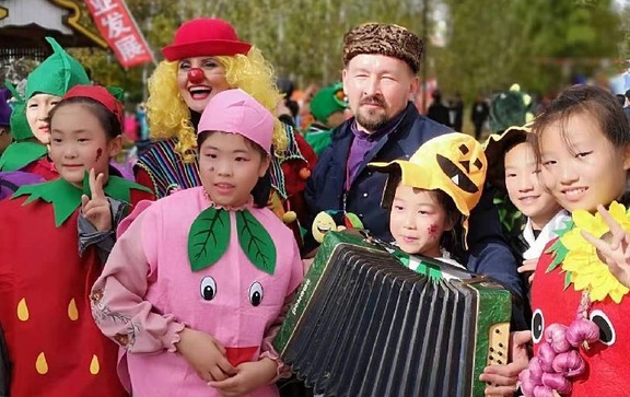 中俄民众在边城黑河庆祝中国农民丰收节