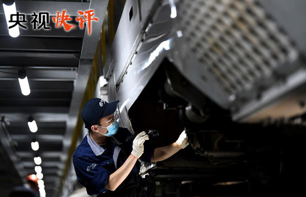 【央视快评】弘扬劳动精神 在平凡岗位上续写不平凡故事
