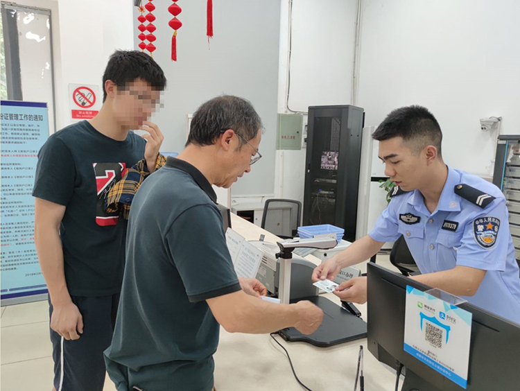 8月1日起 四川全面实行未满十六周岁公民首次申领居民身份证“全省通办”_fororder_微信图片_20210802164335