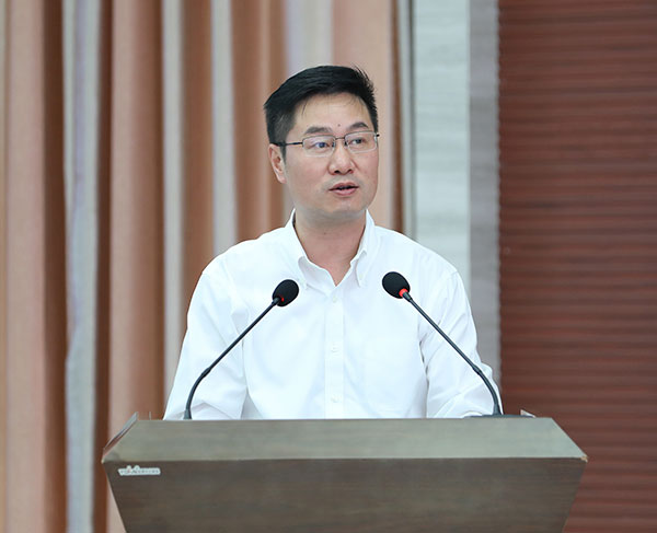 自贡牵手昆山 共赴“云端之约”_fororder_4自贡市委副书记、市长曾洪扬作推介（供图-自贡市委宣传部）