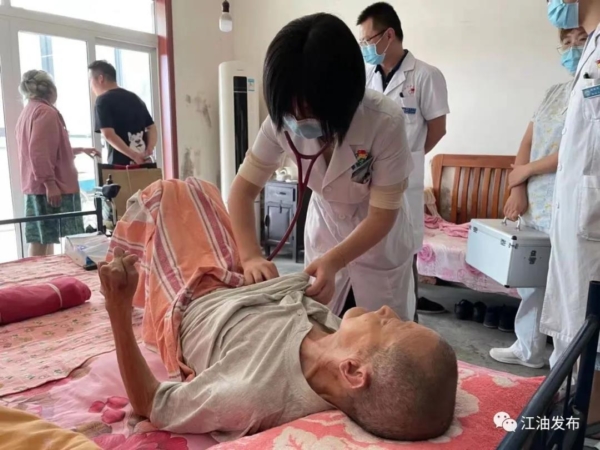 （转载）中国医师节|致敬最可爱的人！绵阳江油的医师们这样度过