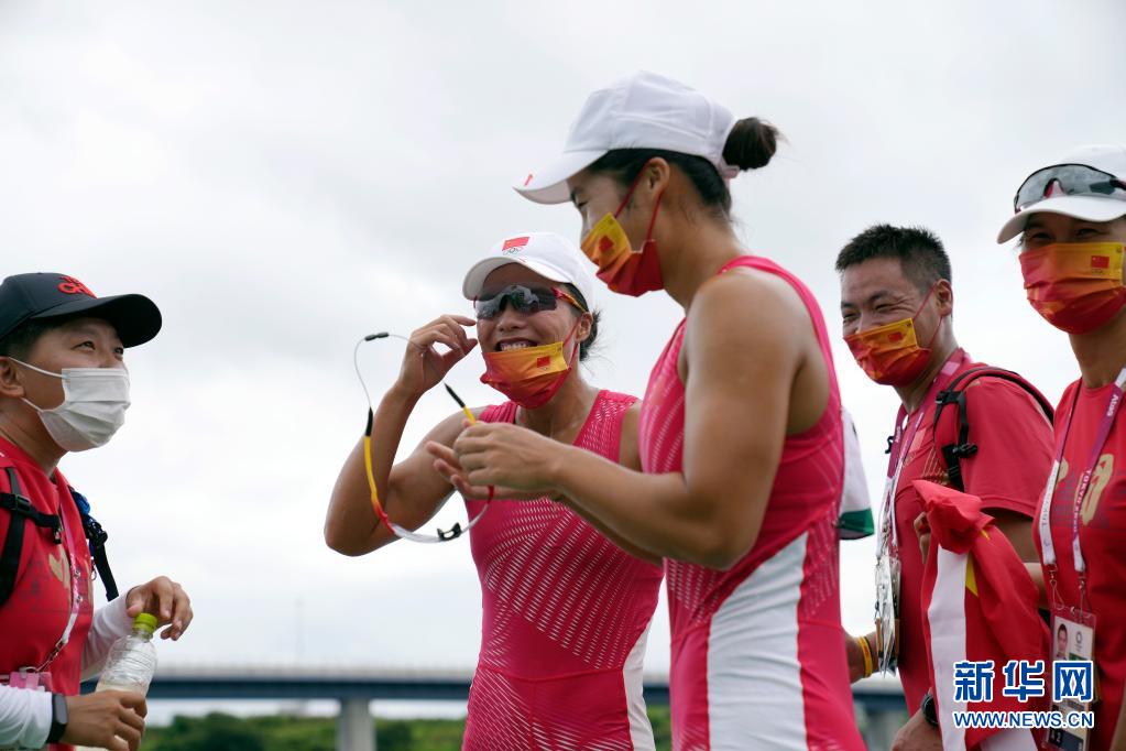 徐诗晓/孙梦雅夺得女子500米双人划艇冠军