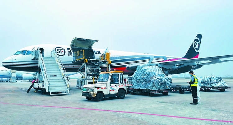 （中首）畅通空中走廊 成都已开通15条国际全货机定期航线_fororder_3b69ef9d-09b8-42f4-87bc-b5e2ca7f4c4a