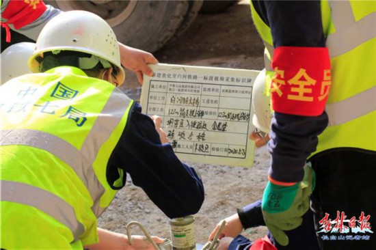 敦白高铁传捷报：白河特大桥简支拱拱肋混凝土顶升到位