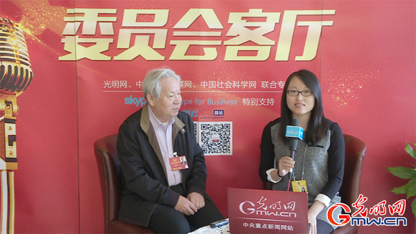 【网媒记者跑两会】光明网李平沙：一张特别的工作照