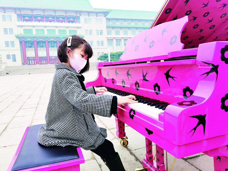 “最美人间四月天”成文化符号 “春之声”奏响城市精神号角