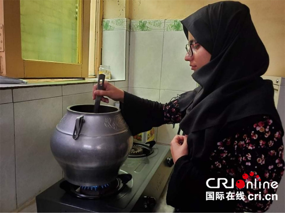 特写：阿富汗高考女状元：我想为这个国家做点事！_fororder_08