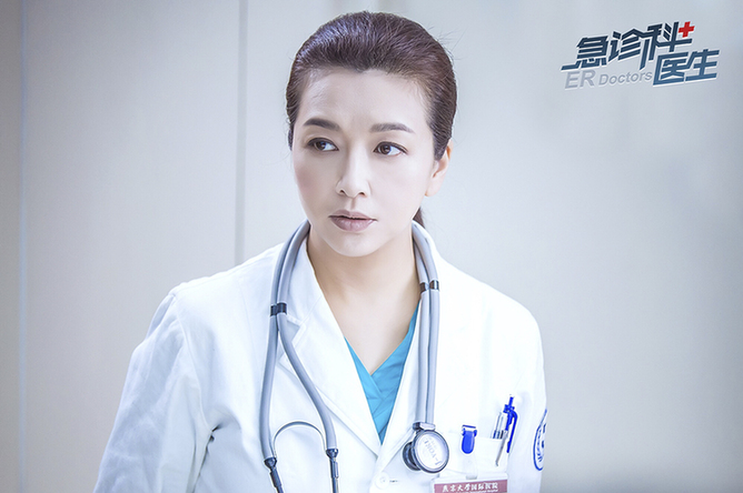 江珊《急诊科医生》热播 获封“耿直小姐姐”