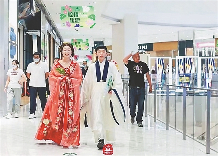 街上汉服秀