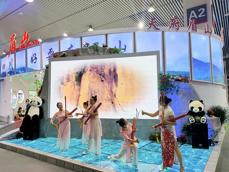 提升城市文旅品牌形象 眉山60余家文旅企事业单位组团参展第八届旅博会_fororder_眉山馆节目表演--摄影--方秦