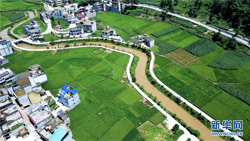 黔中腹地田园秋景美如画