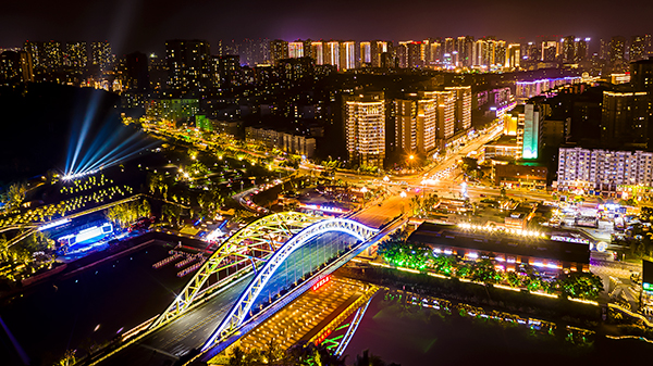 魅力盐都·安逸灯城|多景点大优惠中秋国庆景区套票带你玩转自贡_fororder_7灯光璀璨夜色网红桥（摄影-廖志全）