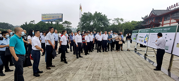 四川省“万企兴万村”行动推进会暨“川茶兴千村” 启动仪式在宜宾市川茶集团科技园举行_fororder_参观川茶集团-摄影-高学兵3