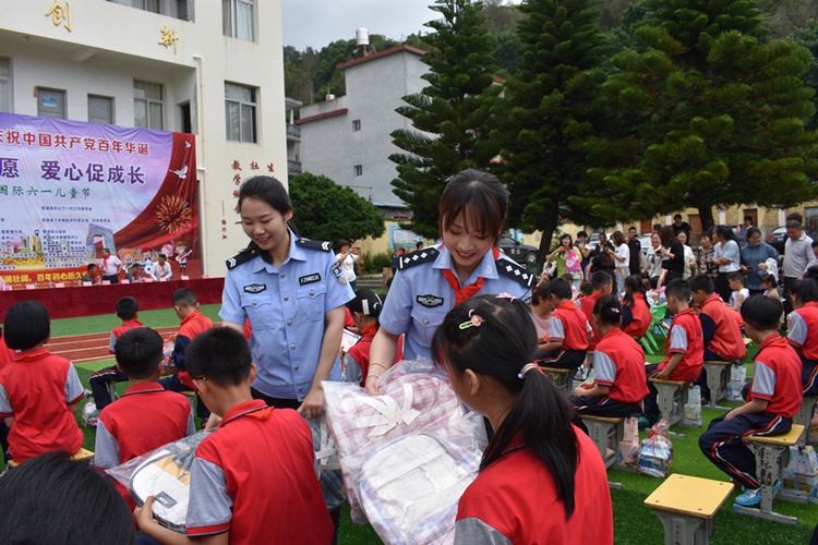 宁德霞浦县公安局出入境管理大队：于方寸之间服务四海百姓_fororder_2222