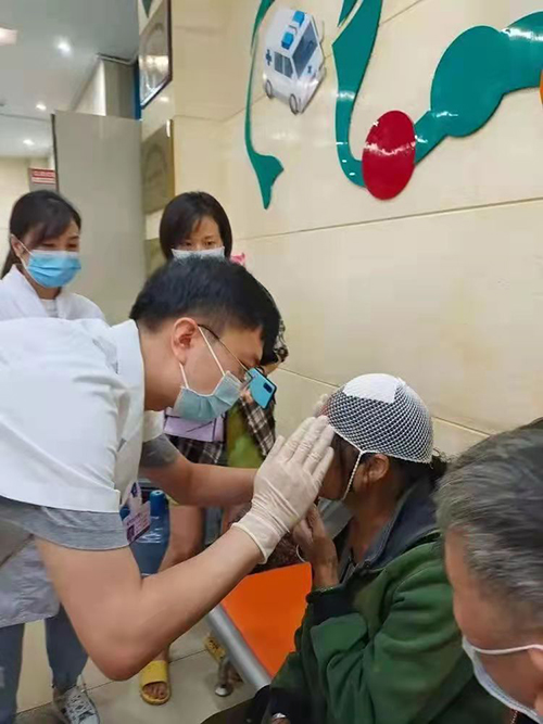 四川泸县发生6.0级地震 四川应急医疗队紧急救援_fororder_微信图片_20210916114728