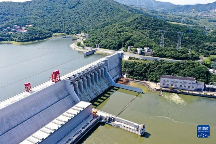 吉林丰满水电站鱼道启用 打通鱼类洄游通道