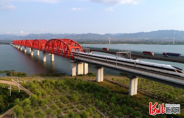 河北怀来：绿色廊道迎客来