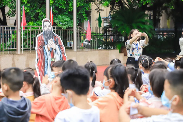 【原创】重庆石油路小学新生入学第一课：“萌”心向党 启蒙人生_fororder_图片1