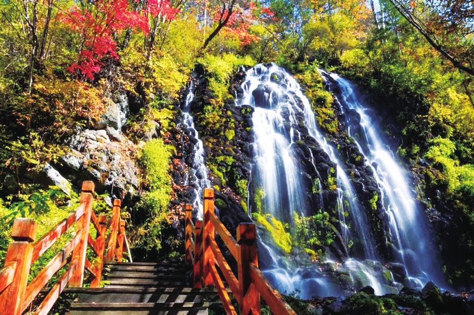 赏醉美金秋游大美白山