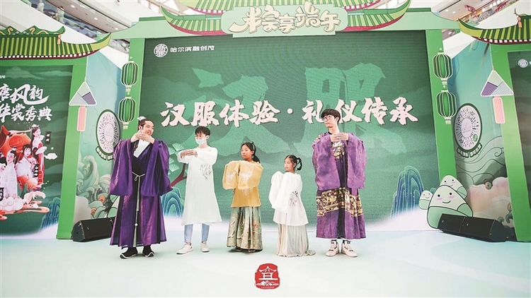 街上汉服秀