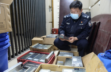 OK【重庆江北区公安分局供稿】两男子半夜“扫荡”基站 重庆江北警方迅速捉拿归案