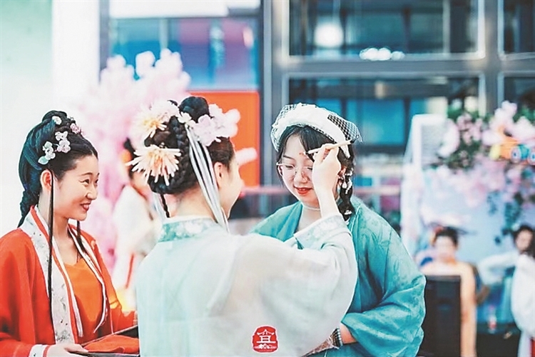 街上汉服秀