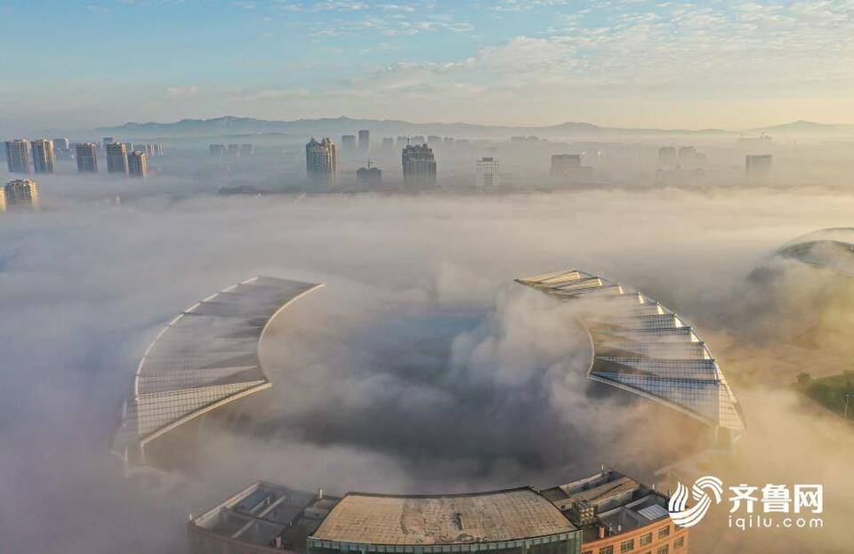 组图丨威海荣成现壮美平流雾