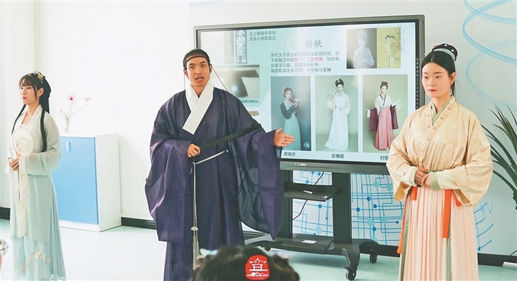 街上汉服秀