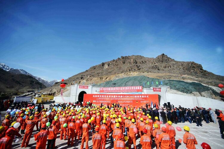 新华全媒+丨上合组织：维护地区稳定繁荣 构建人类命运共同体