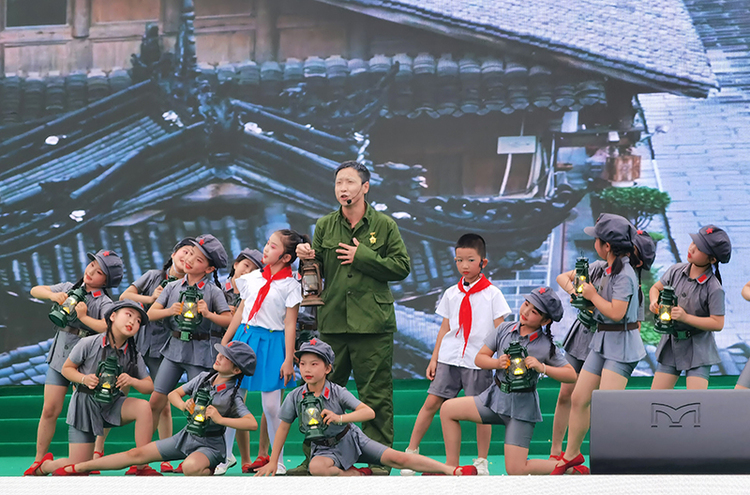 广元市评选出“十大魅力乡镇” 引领乡村文化振兴_fororder_精彩的文艺演出