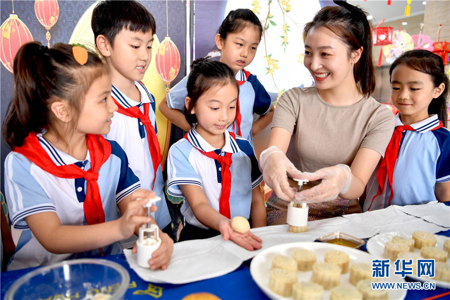 安徽亳州：做月饼 制灯笼 迎中秋