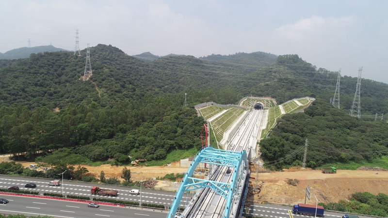 赣深高速铁路全线通电 助力高铁“跑得快”_fororder_2