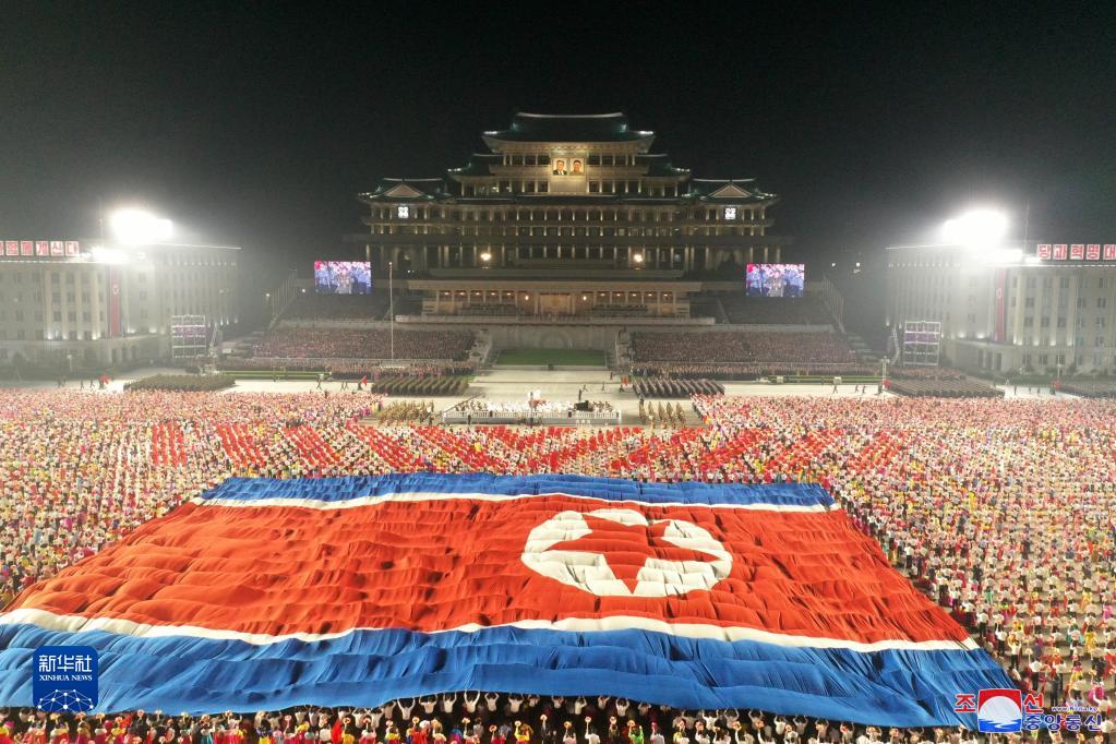 朝鲜举行民间及安全武装力量阅兵式庆祝国庆73周年