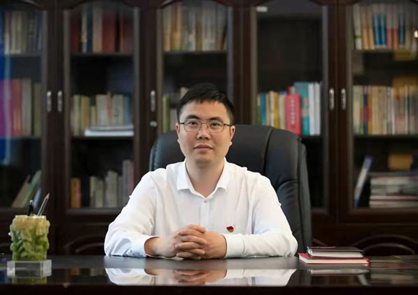 眉山青神学道街小学校长欧建：是“燃灯校长” 更是共产党员_fororder_欧建-摄影-方秦