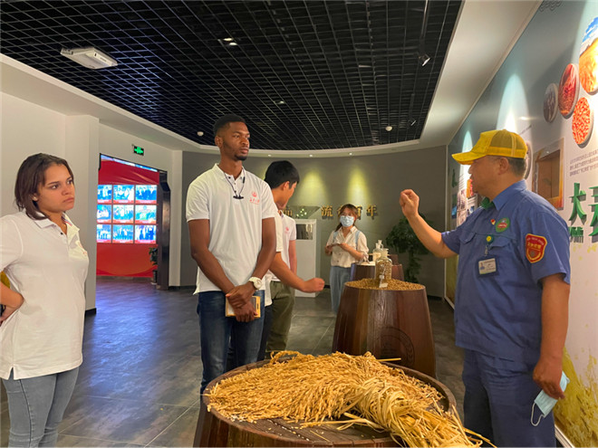 问道秦东工业倍增“经开密码” 十国青年走读镶嵌在产业链上的乡村振兴故事_fororder_图片95