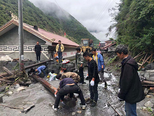 甘孜“防汛速度”跑赢8场山洪泥石流_fororder_九龙县柏林村提前组织群众实施避险措施-供图-四川省水利厅