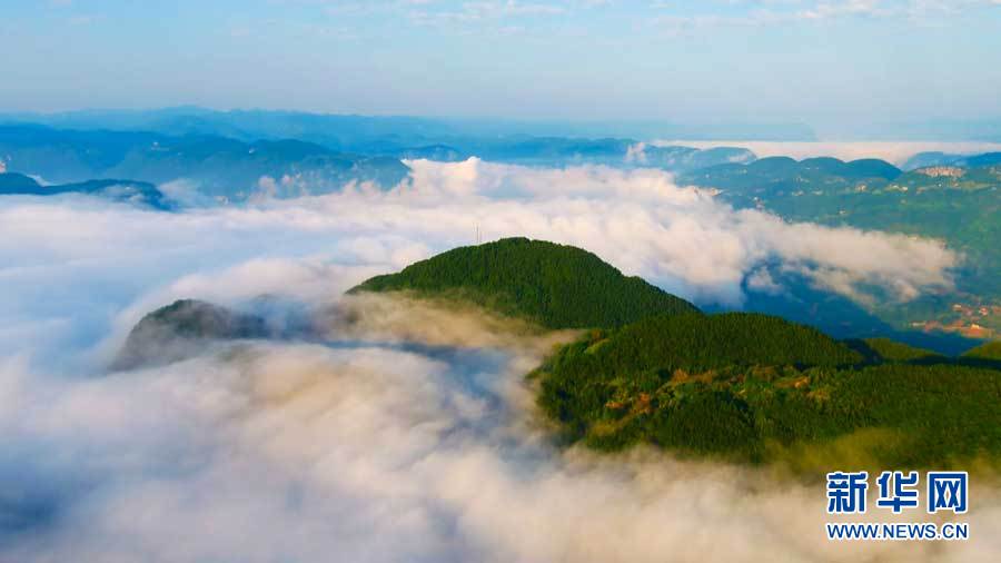 初秋三里城：日出云海