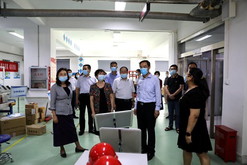 郑州市政协主席张延明一行莅临郑财院调研慰问