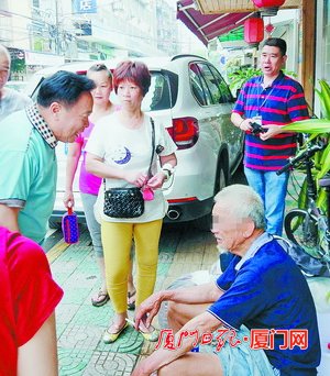 乐当“啄木鸟” 厦门老党员助力提升城市颜值